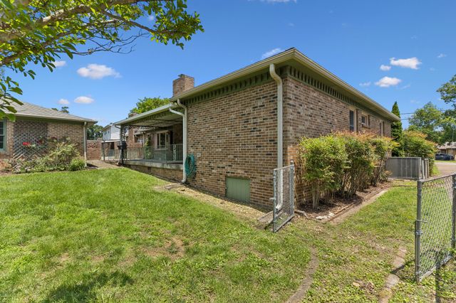 3836 Lake Aire Dr, Nashville, TN 37217