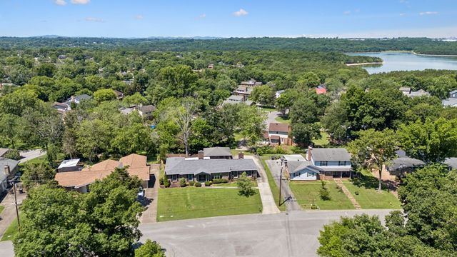 3836 Lake Aire Dr, Nashville, TN 37217