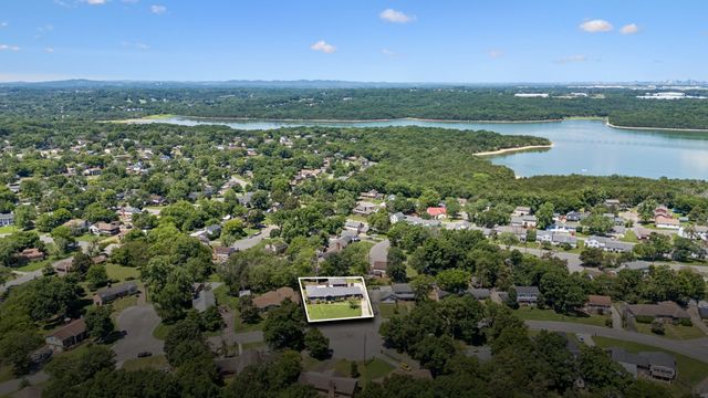 3836 Lake Aire Dr, Nashville, TN 37217