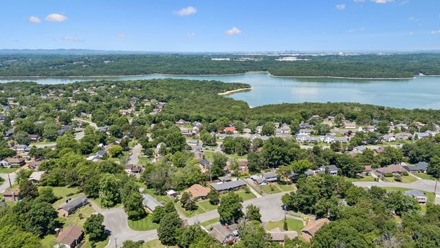 3836 Lake Aire Dr, Nashville, TN 37217