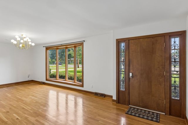 3836 Lake Aire Dr, Nashville, TN 37217