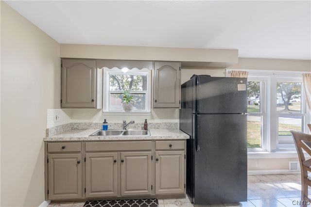 102 Marsden Road, Salina, NY 13208