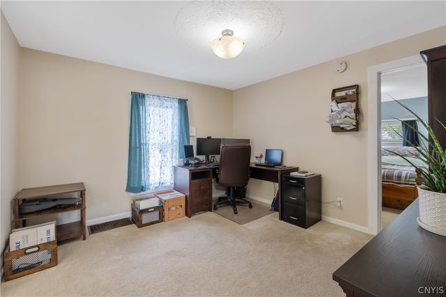 102 Marsden Road, Salina, NY 13208