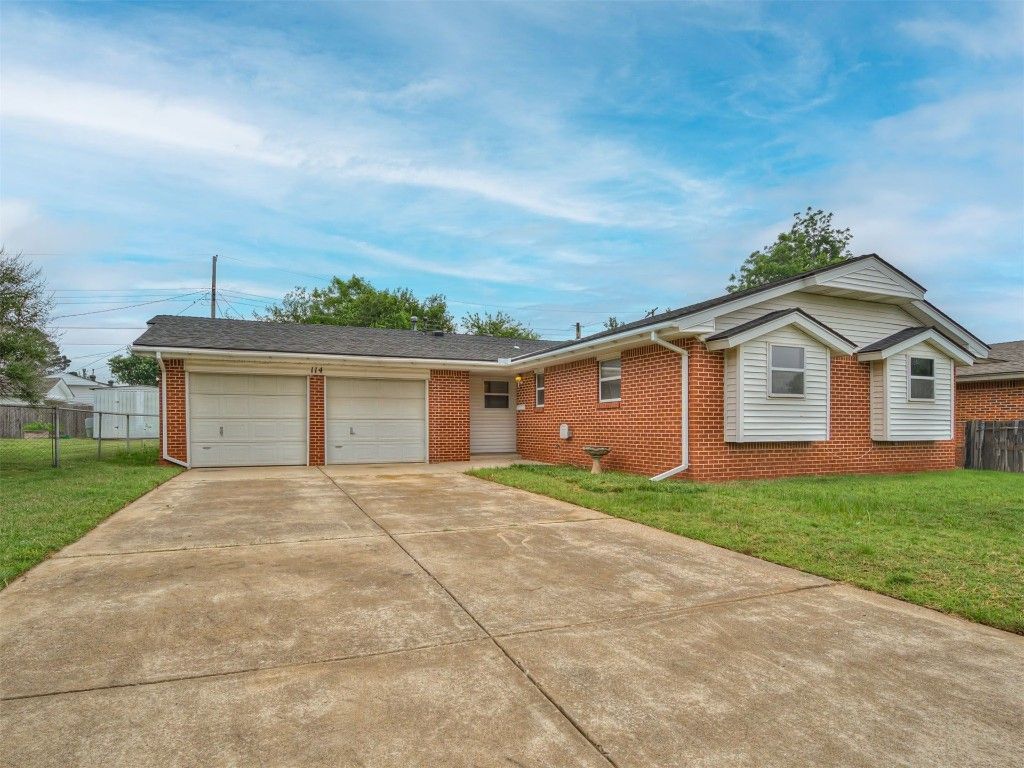 114 PLATT Lane, Moore, OK 73160