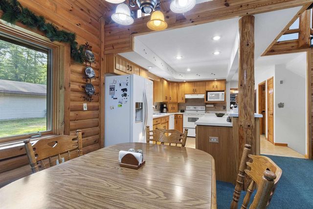 15789 HICKORY LANE, Mountain, WI 54149