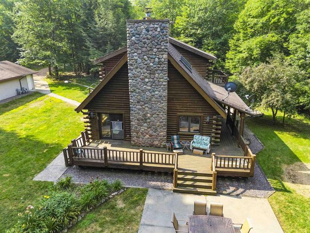 15789 HICKORY LANE, Mountain, WI 54149