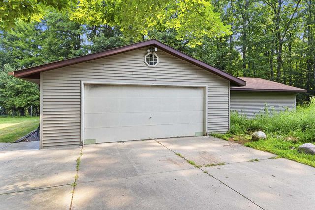 15789 HICKORY LANE, Mountain, WI 54149