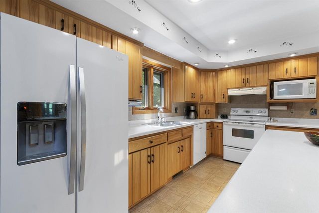 15789 HICKORY LANE, Mountain, WI 54149