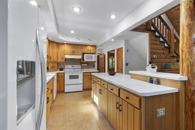 15789 HICKORY LANE, Mountain, WI 54149