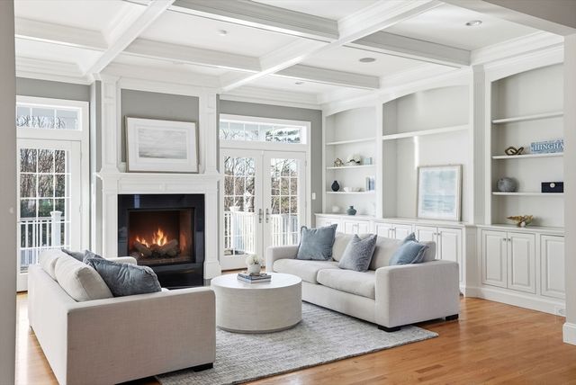 20 Woodlock Rd, Hingham, MA 02043