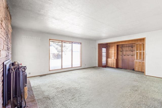337 SE C Street, Madras, OR 97741