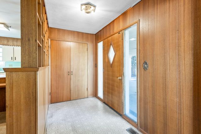 337 SE C Street, Madras, OR 97741