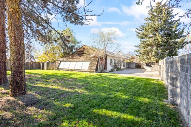 337 SE C Street, Madras, OR 97741