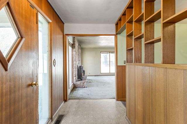 337 SE C Street, Madras, OR 97741