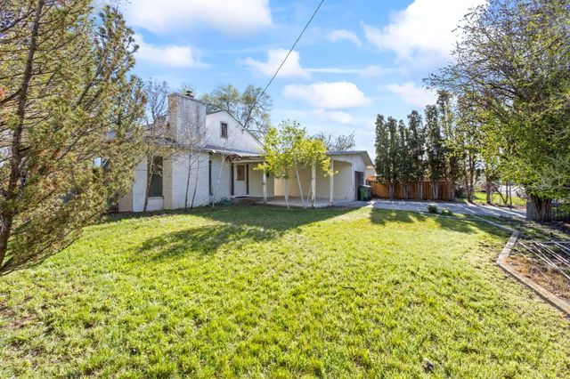 337 SE C Street, Madras, OR 97741