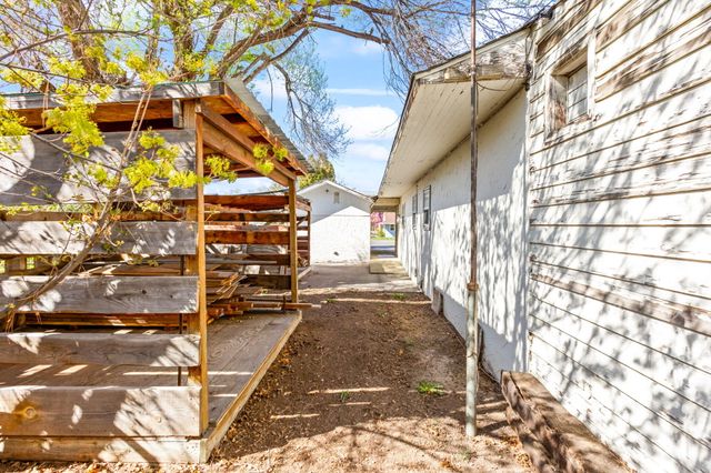 337 SE C Street, Madras, OR 97741