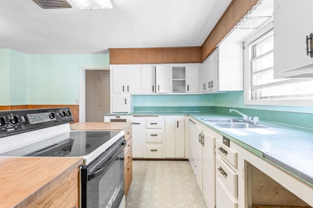 337 SE C Street, Madras, OR 97741
