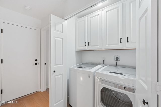 9055 E Kalil Drive, Scottsdale, AZ 85260