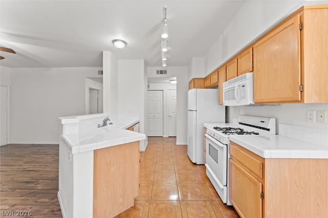 1050 East Cactus Avenue 1031, Las Vegas, NV 89183