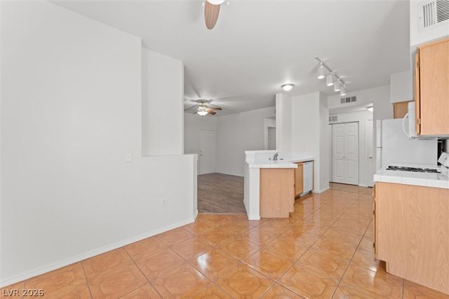 1050 East Cactus Avenue 1031, Las Vegas, NV 89183