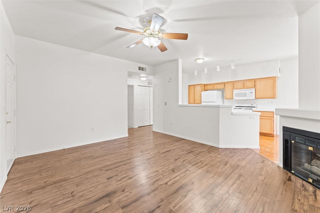1050 East Cactus Avenue 1031, Las Vegas, NV 89183