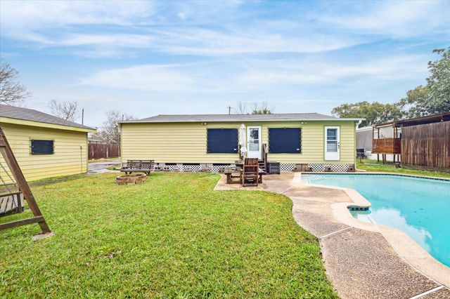 4722 Palmetto Street, Bacliff, TX 77518
