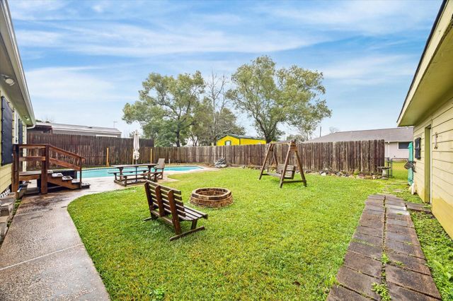 4722 Palmetto Street, Bacliff, TX 77518
