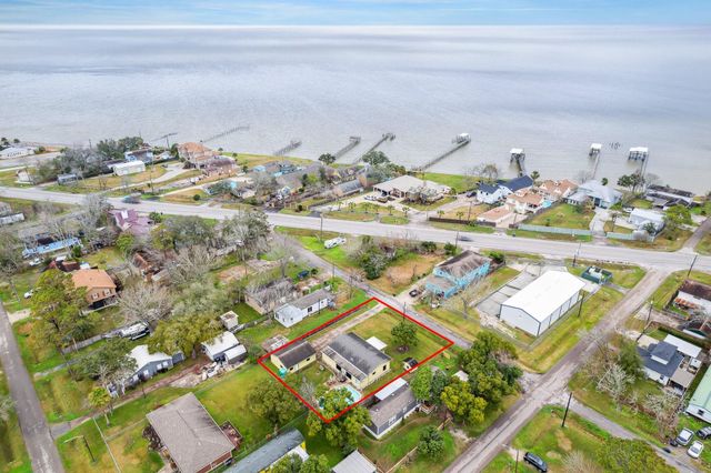 4722 Palmetto Street, Bacliff, TX 77518