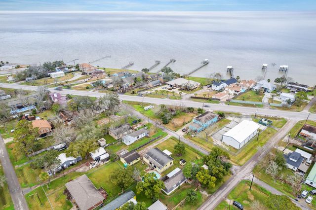 4722 Palmetto Street, Bacliff, TX 77518