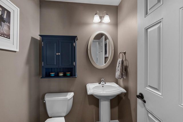 600 E Randy ROAD, Oak Creek, WI 53154