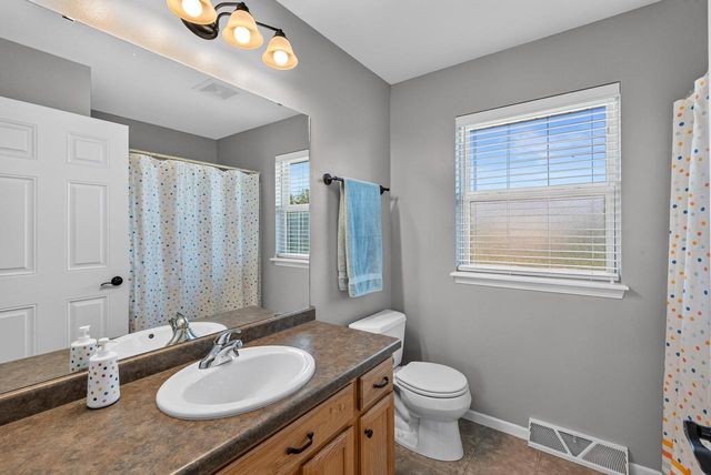 600 E Randy ROAD, Oak Creek, WI 53154