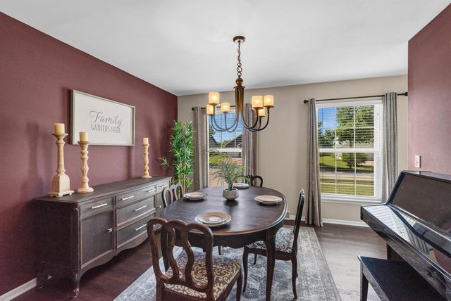 600 E Randy ROAD, Oak Creek, WI 53154