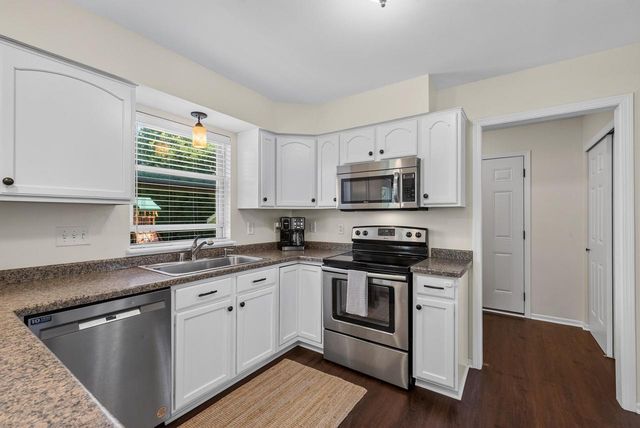 600 E Randy ROAD, Oak Creek, WI 53154