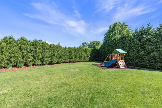 600 E Randy ROAD, Oak Creek, WI 53154