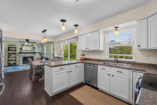 600 E Randy ROAD, Oak Creek, WI 53154
