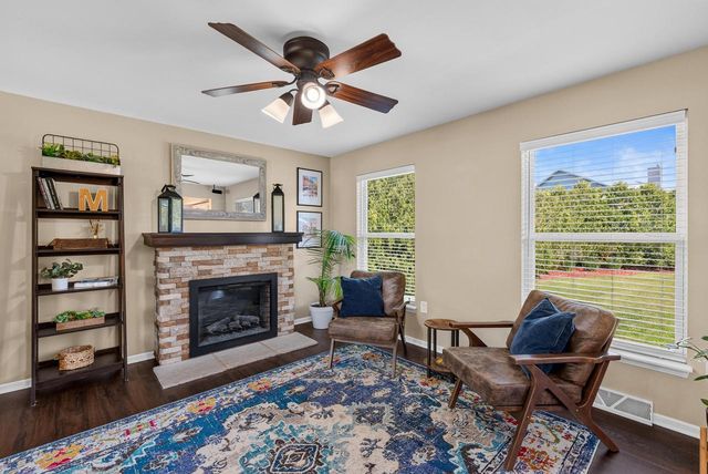 600 E Randy ROAD, Oak Creek, WI 53154