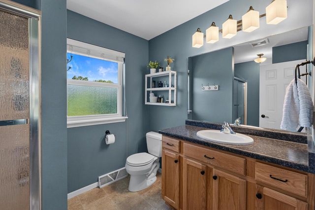600 E Randy ROAD, Oak Creek, WI 53154