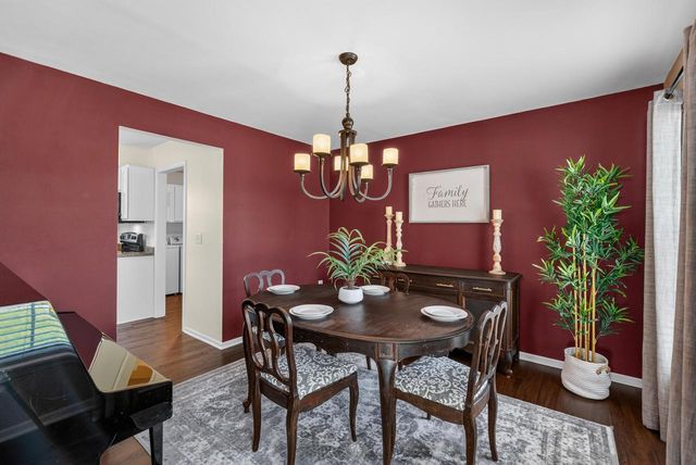 600 E Randy ROAD, Oak Creek, WI 53154