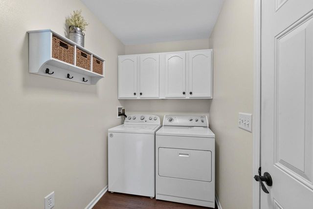 600 E Randy ROAD, Oak Creek, WI 53154