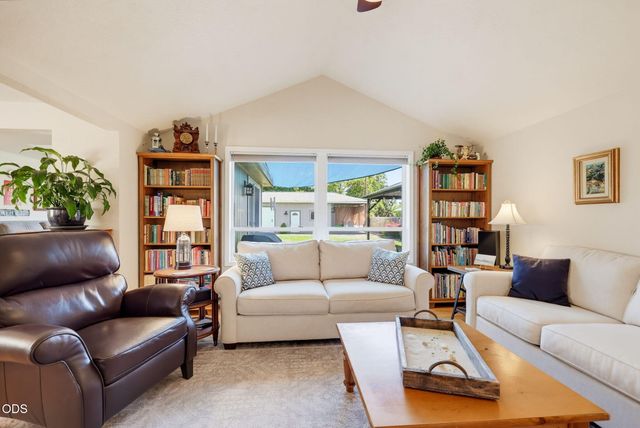 848 Forest Glen Drive, Central Point, OR 97502