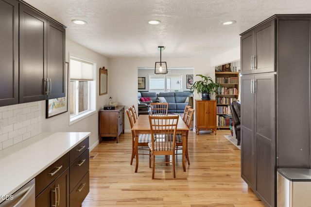 848 Forest Glen Drive, Central Point, OR 97502
