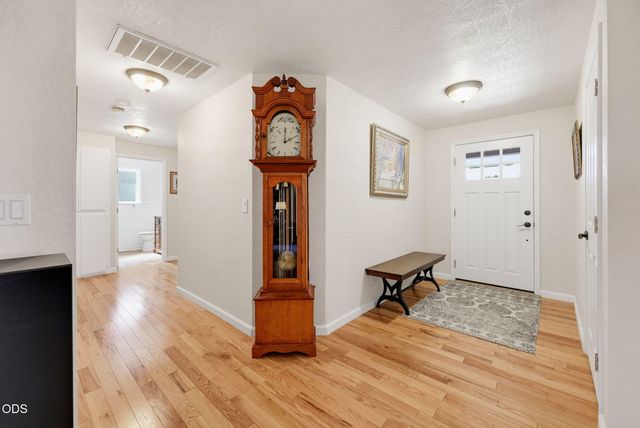 848 Forest Glen Drive, Central Point, OR 97502