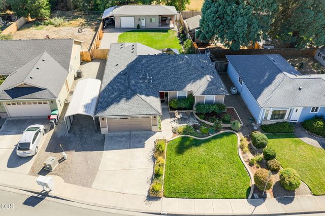 848 Forest Glen Drive, Central Point, OR 97502