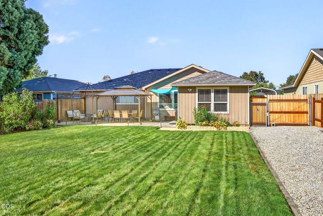 848 Forest Glen Drive, Central Point, OR 97502
