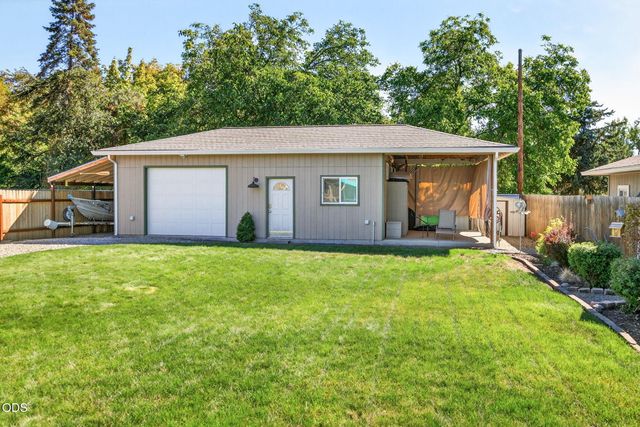 848 Forest Glen Drive, Central Point, OR 97502