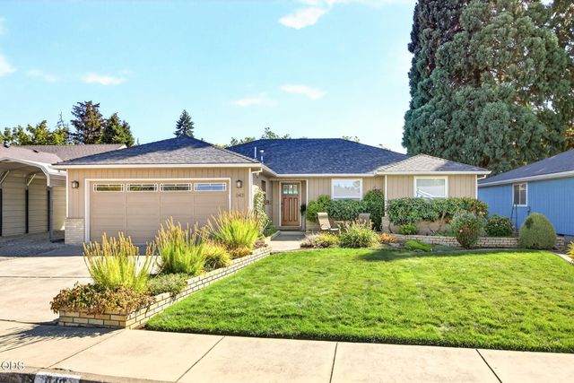 848 Forest Glen Drive, Central Point, OR 97502