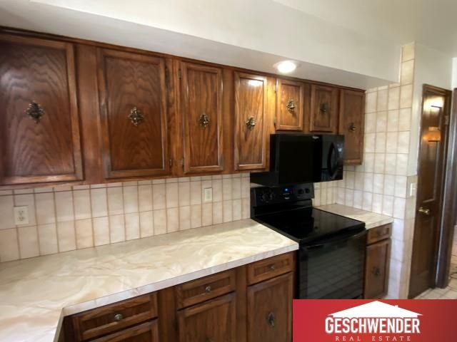 9959 N 108 Street, Omaha, NE 68142