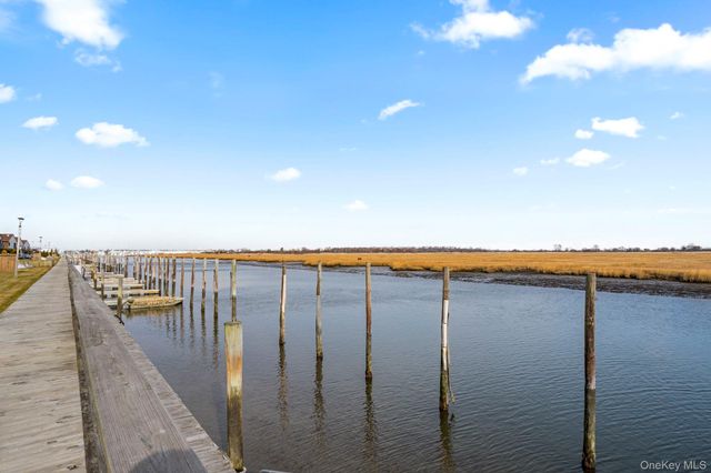 1 Anchorage 101, Freeport, NY 11520