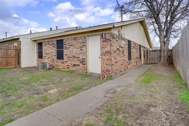 7470 Tiffany Meadows Lane, Fort Worth, TX 76140