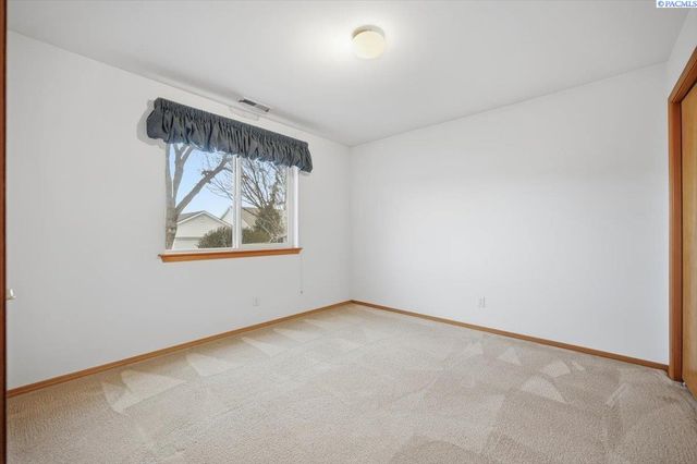 3509 S Irby St, Kennewick, WA 99337